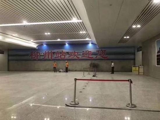 ����Ӣ��